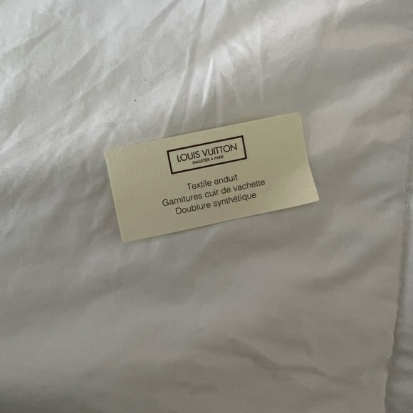 ❌SOLD!!!❌ Louis Vuitton Bumbag - Picture 13 of 16